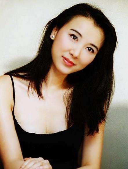 萧蔷年轻时清丽可人五官精致美得不可方物