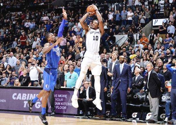 金州勇士gdp_半场21分助队紧咬比分,关键三分诛心,他同样是勇士的晋级功臣(3)