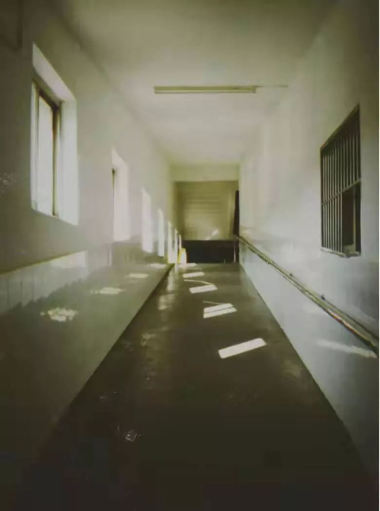 “癌症街上,那些拎着尿袋的人”:30张照片,戳破成年人最心酸的一面 “癌症街上,那些拎着尿袋的人”:30张照片,戳破成年人最心酸的一面