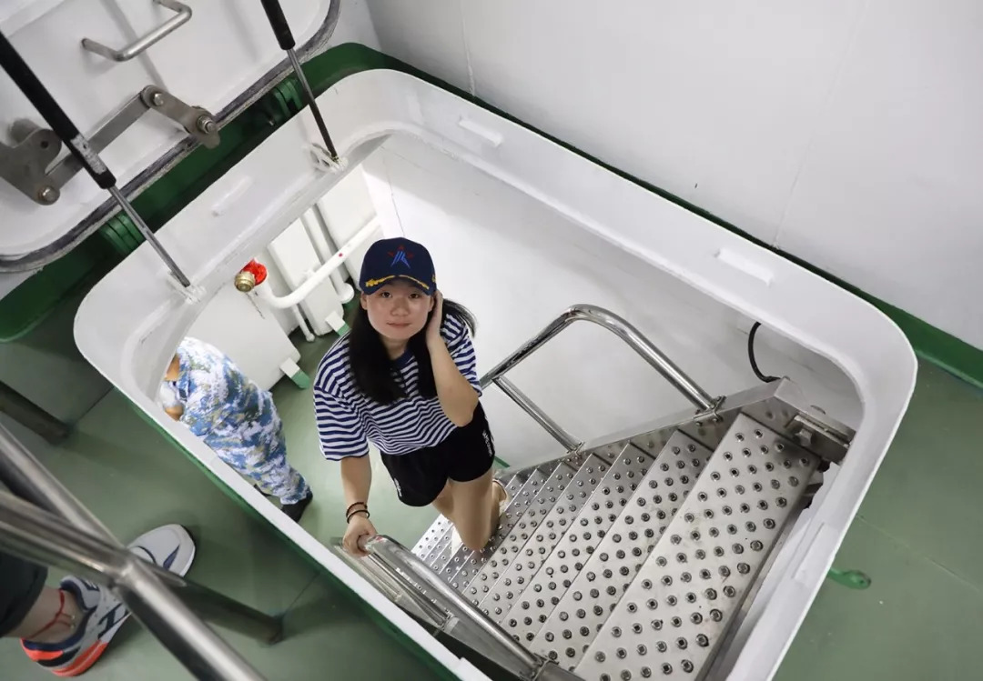 开学第一课遇上抗战胜利纪念日参观军舰别有意义