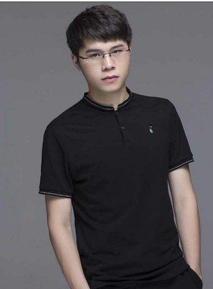 《英雄联盟》游戏主播"毒纪"整容:被自己帅呆