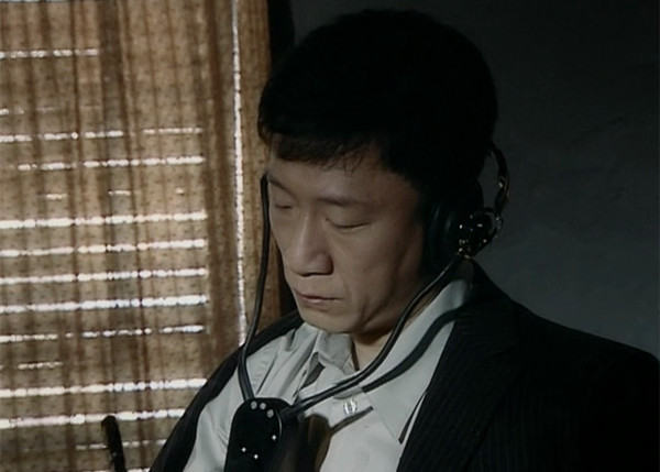 想当年潜伏十年余则成究竟在相信什么