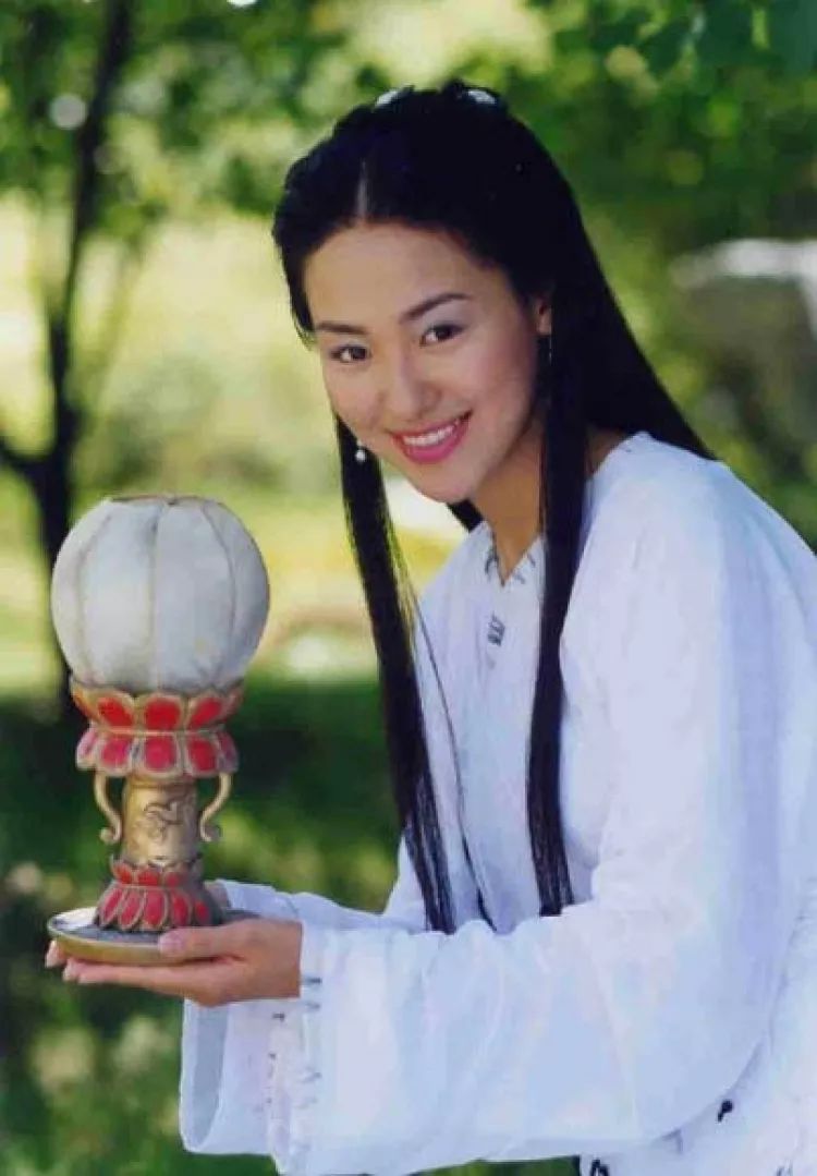 说的就是沉香在仙女踏雪的帮助下,历经波折,解救他母亲三圣母的故事