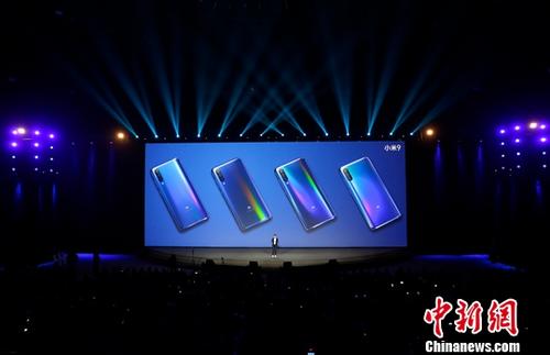 èµæå¾ï¼å°ç±³ææºåå¸ä¼ãä¸­æ°ç¤¾è®°è åå³å³ æ