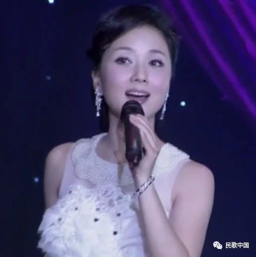 张燕深情演绎安徽民歌《摘石榴》,歌声清脆,好听极了!