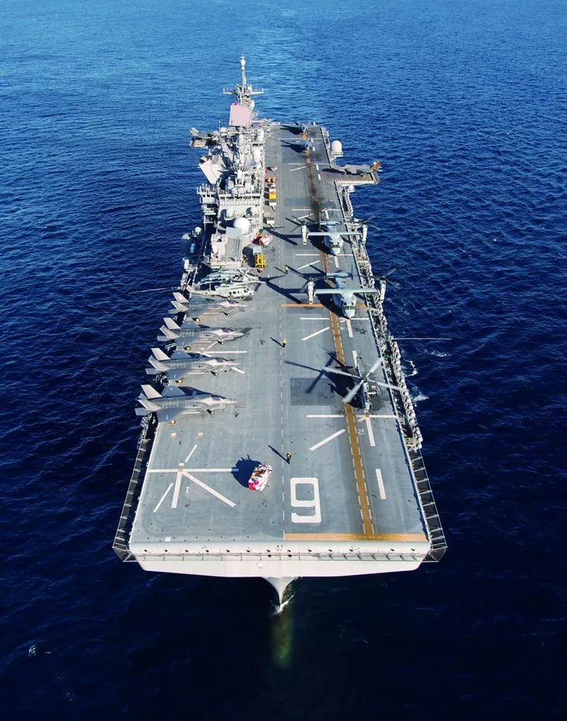 随着两架f-35a隐形战斗机29日下午飞抵清州空军基地,韩国正式成为世界