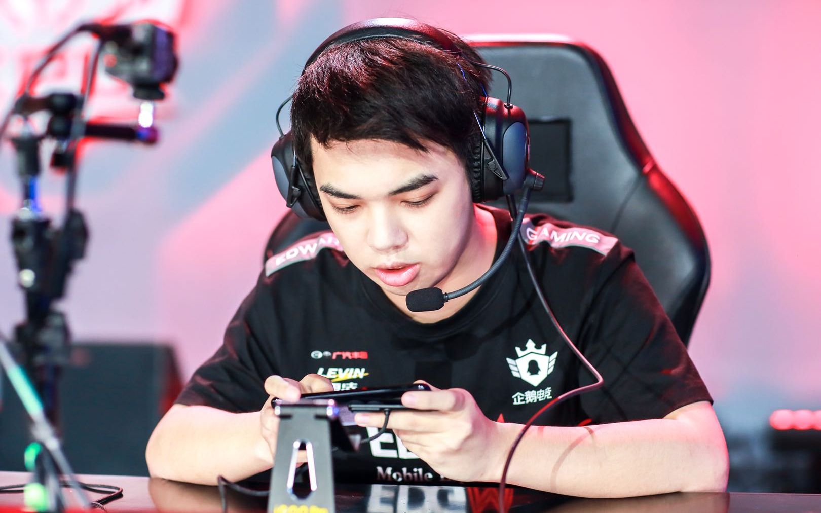 厦门大学毕业的郭子恒是kpl赛场上的"学霸".俱乐部供图