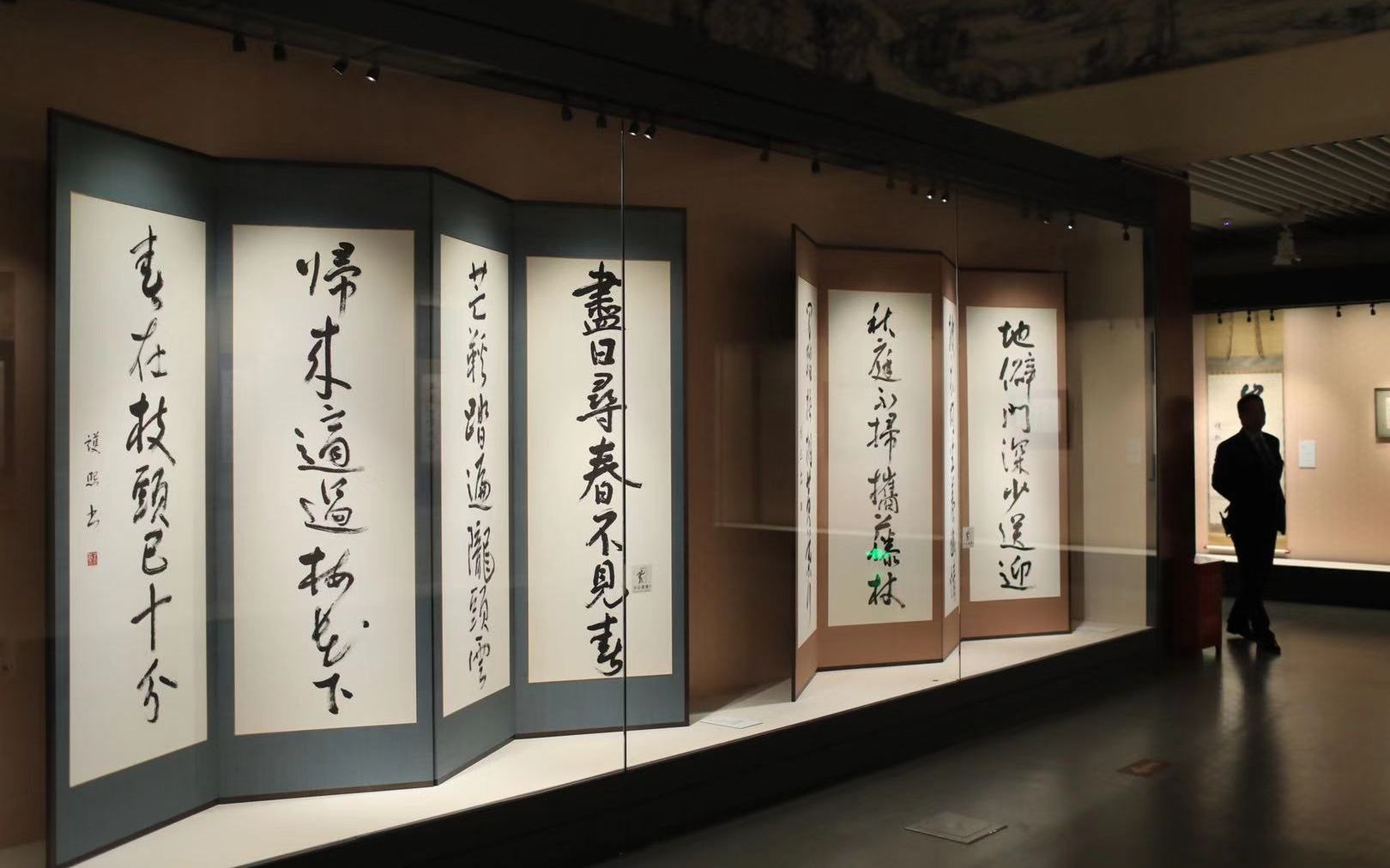 日本前首相在国图举办书法展去年曾捐赠四千余册汉籍