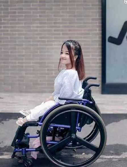 残疾女孩一出生就被抛弃 如今以近满分成绩考上公务员