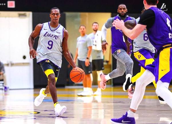 詹姆斯带队反击难挽败局