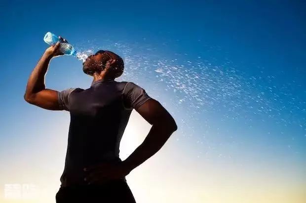 天热了该如何选择运动饮料:我们把市面上的饮料都分析了一遍