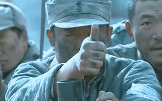 当某人对你竖起大拇指的时候,很有可能马上迎接你的是意大利炮!