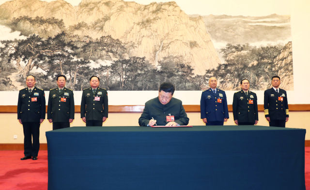 习近平向全军发布开训动员令