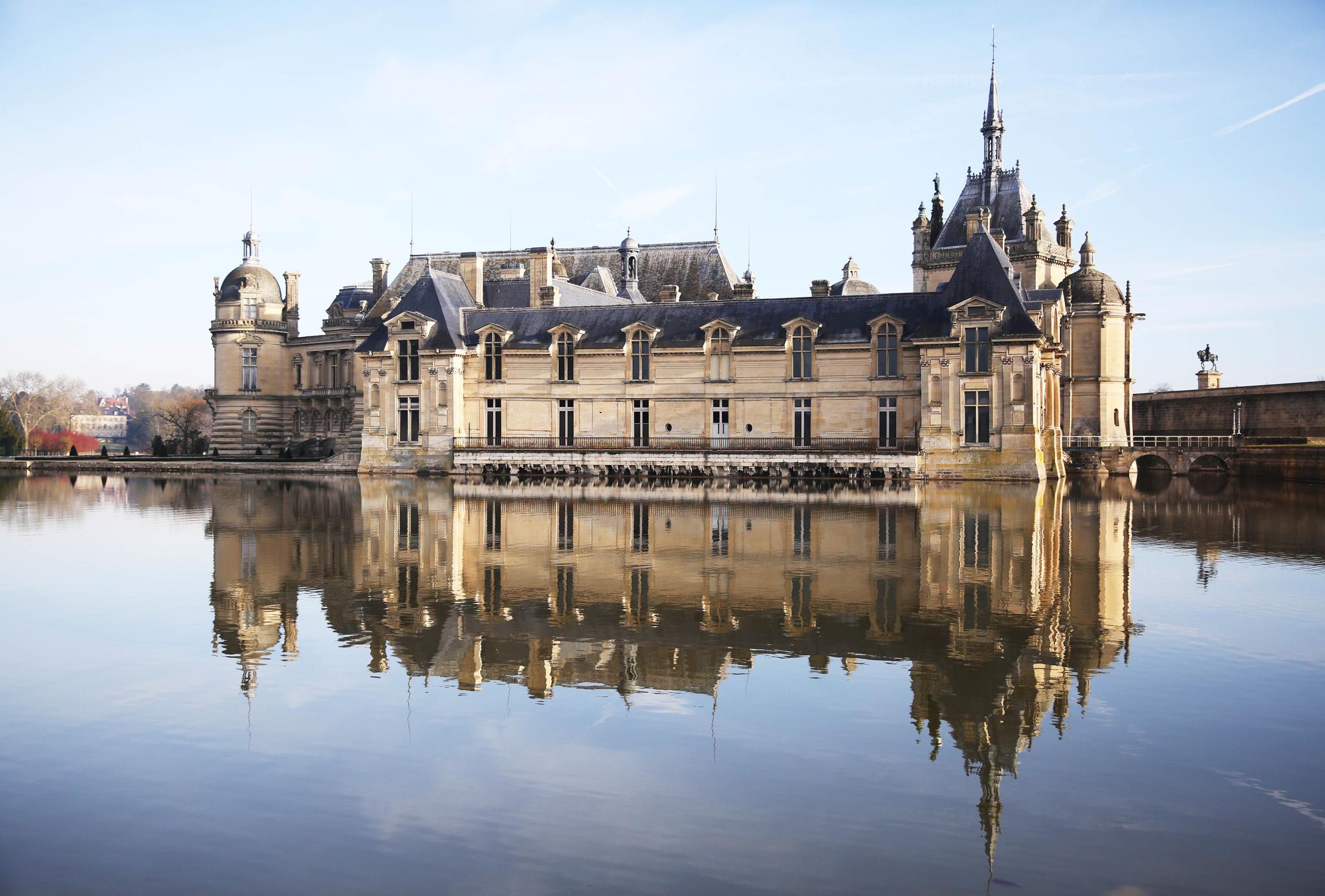 法国尚蒂伊古堡盛装迎新年