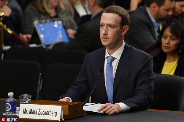 2018年4月10日，脸书CEO扎克伯格出席美国国会听证会，就脸书用户数据泄露一事接受议员盘问  @东方IC