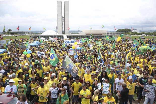 10月21日，博尔索纳罗的支持者们举行集会  图自巴西通讯社