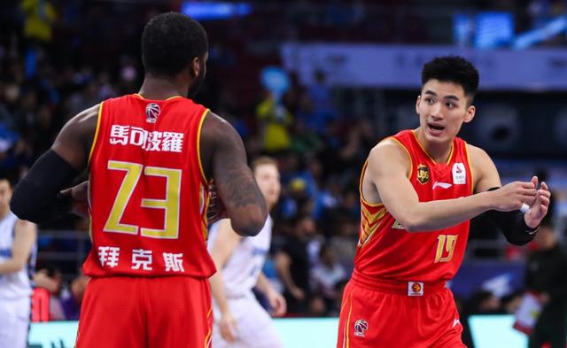 拜克斯21+8+7深圳再胜北京进 抢5 ,邱天0分1篮