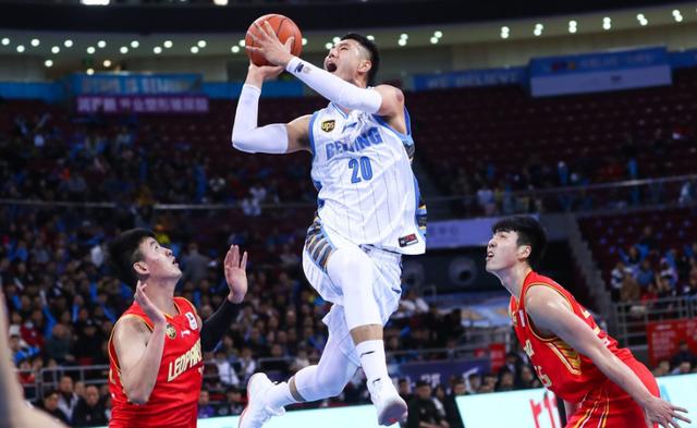 拜克斯21+8+7深圳再胜北京进 抢5 ,邱天0分1篮