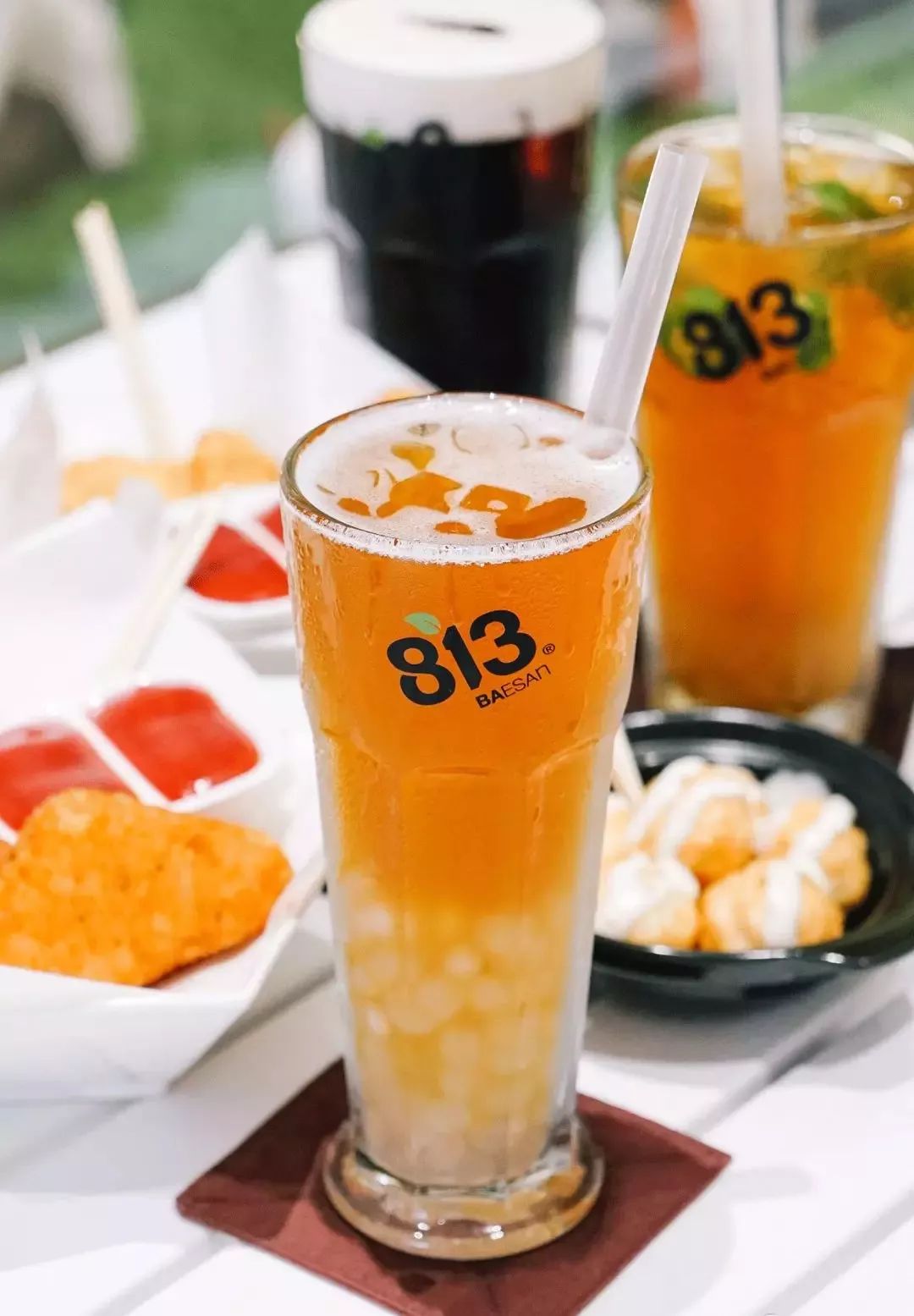 茶饮品牌芭依珊在深开出了3500平超大店 仅橱窗就花了近w台币 财经头条