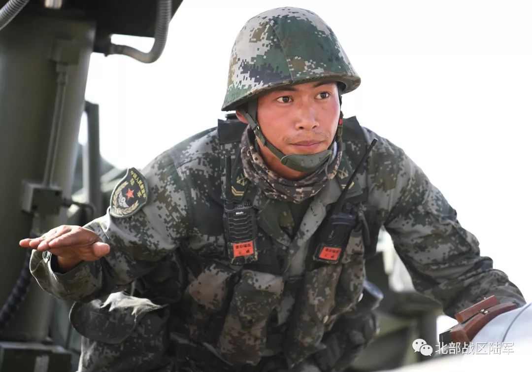 震撼开火第78集团军某旅千里机动砺剑西北大漠