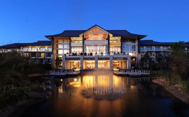 昆明华邑酒店云南省昆明市西山区红塔西路5号旅途中,火车是带我们出走