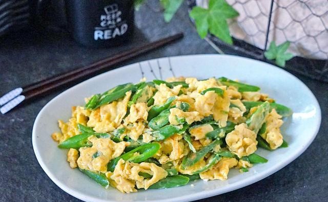 青椒炒鸡蛋,青椒爽口,鸡蛋滑嫩,营养又下饭!