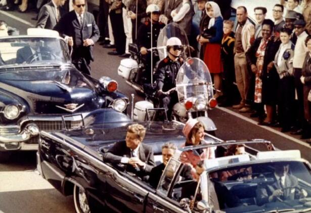 1963年11月22日，肯尼迪遭到枪杀身亡。（图：《太阳报》）