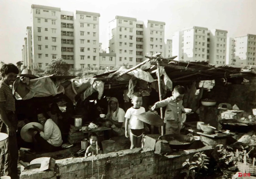 上世纪八十年代初东门上大街一户家庭的基本摆设.