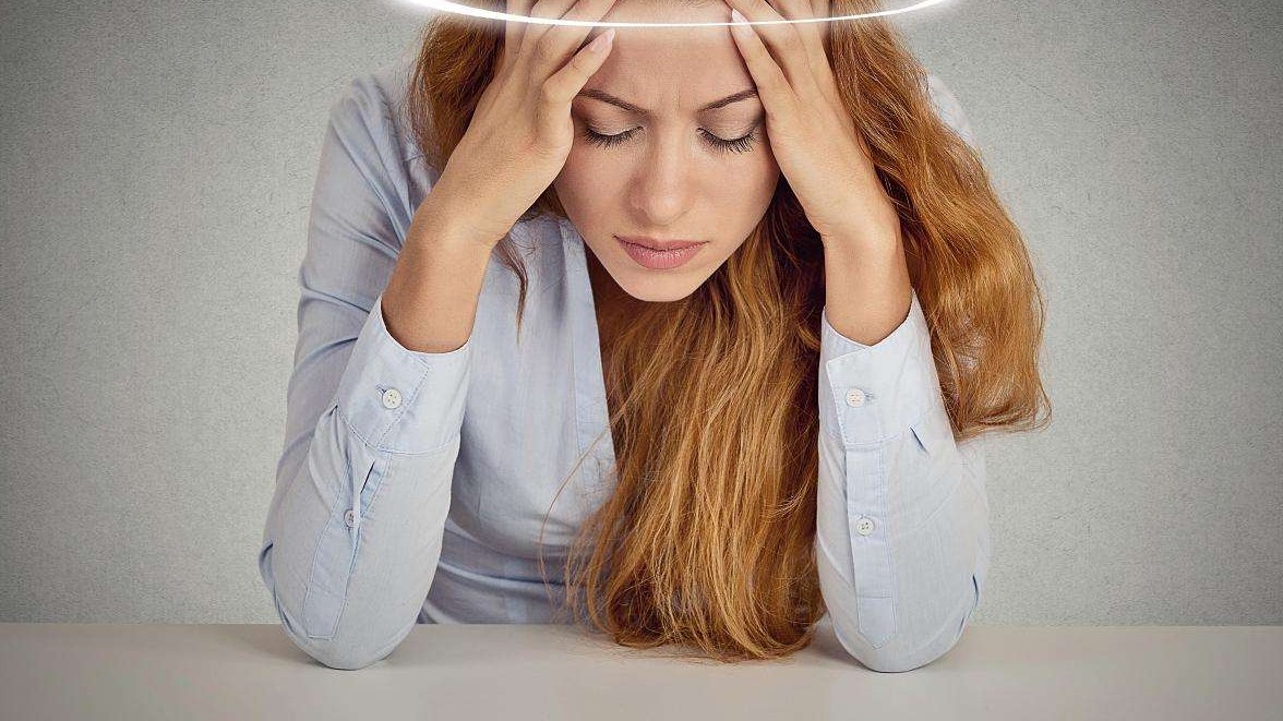 开空调吃冰淇淋,26岁女子突然头痛欲裂!一检查竟然是大脑被.