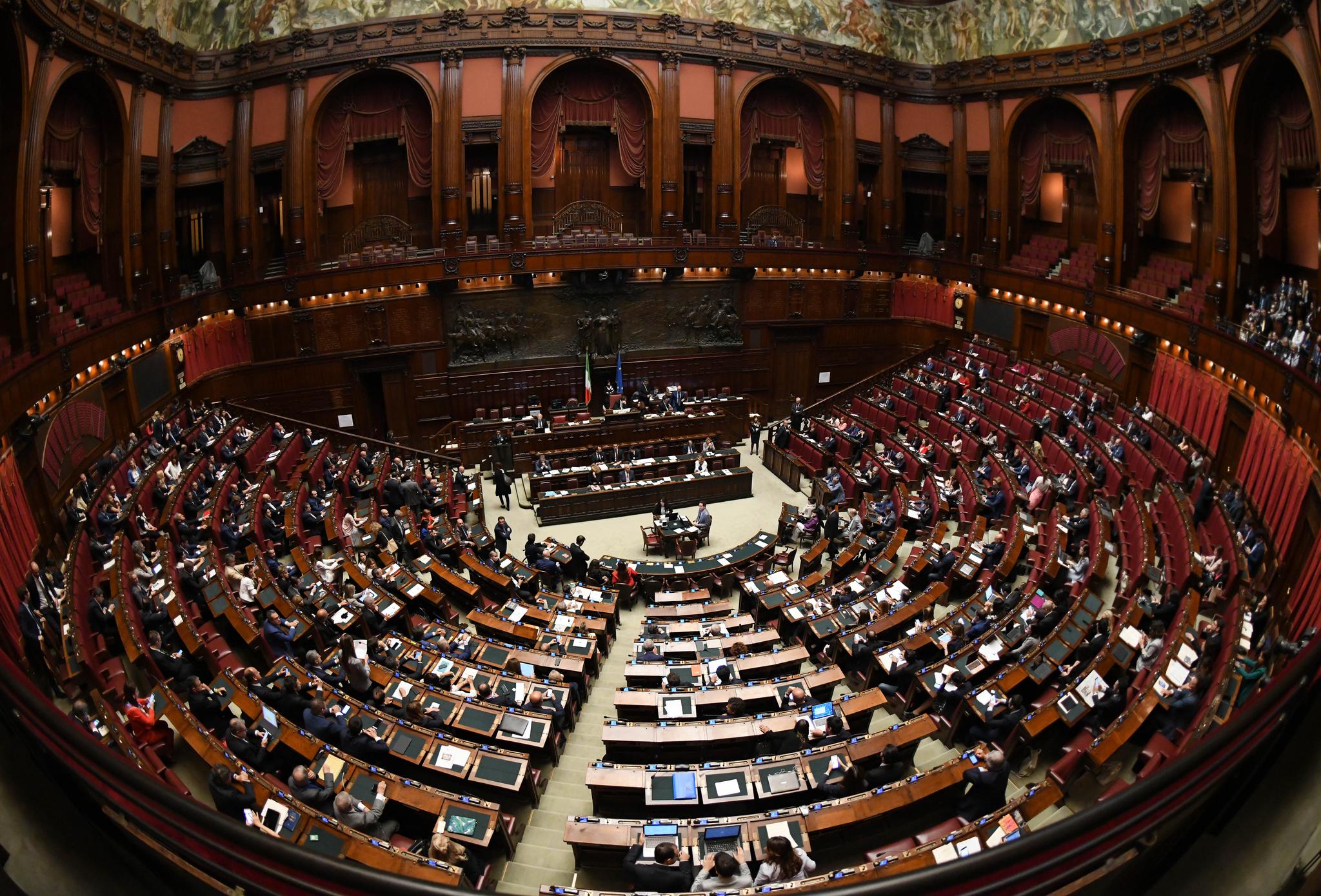 意众议院通过宪法改革法案参众两院席位将被削减