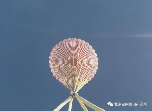 我国新一代载人飞船减速伞试验成功