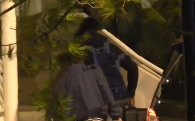 王传君同居女友疑曝光：女方曾婚内与其当街亲昵搂抱