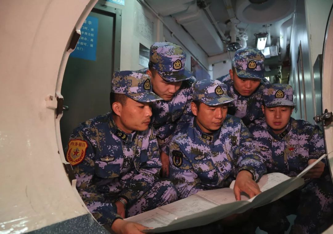 厉害了解放军报头版头条揭秘东海舰队某潜艇支队专业训练日制度