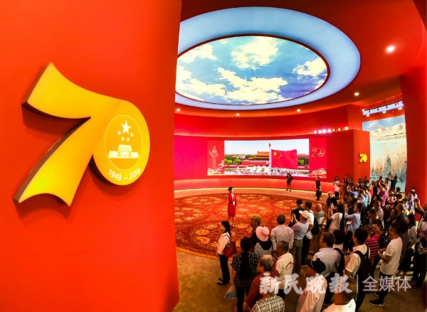 风雨兼程方见星辰大海厚积薄发共铸辉煌成就庆祝中华人民共和国成立70