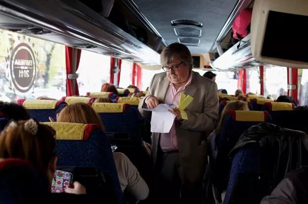 西班牙推出 农民相亲巴士 ,牧羊人的爱情很难找