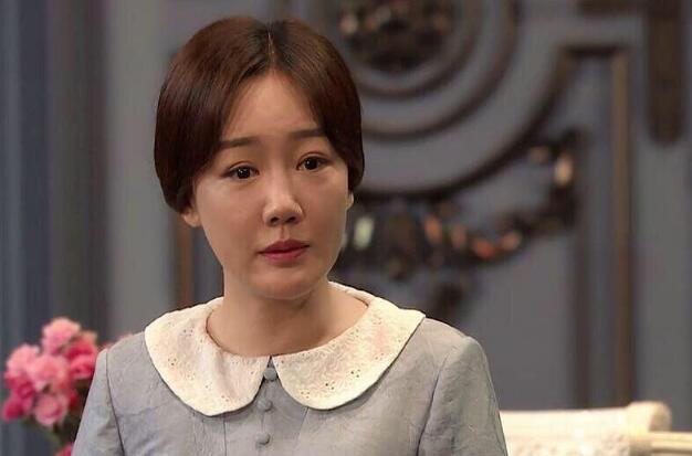 41岁哈妹薛佳凝近照变化大脸部僵硬浮肿明显网友整容后遗症