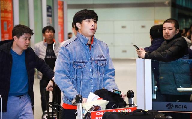 国安鲁能球员抵达北京 里皮飞往广州 国足亚洲