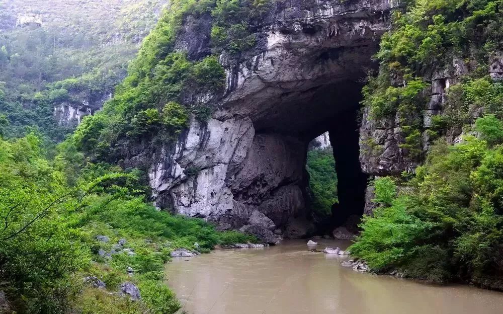 "犀牛洞"那端的桃源村,因该村小木井组正如陶渊明著名《桃花源记》中