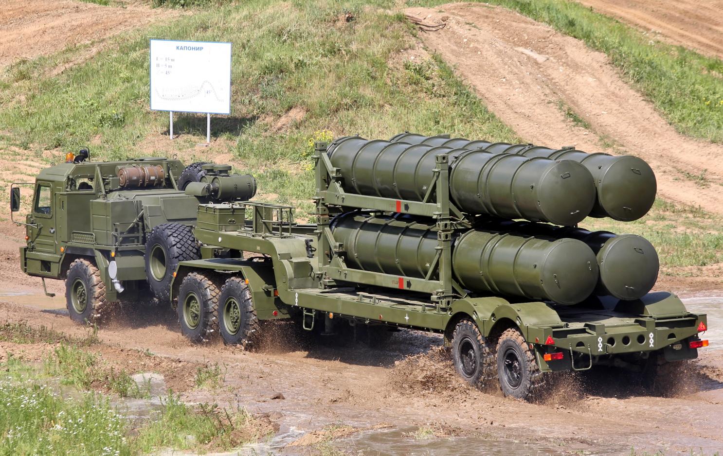 俄军s-400防空导弹运输车