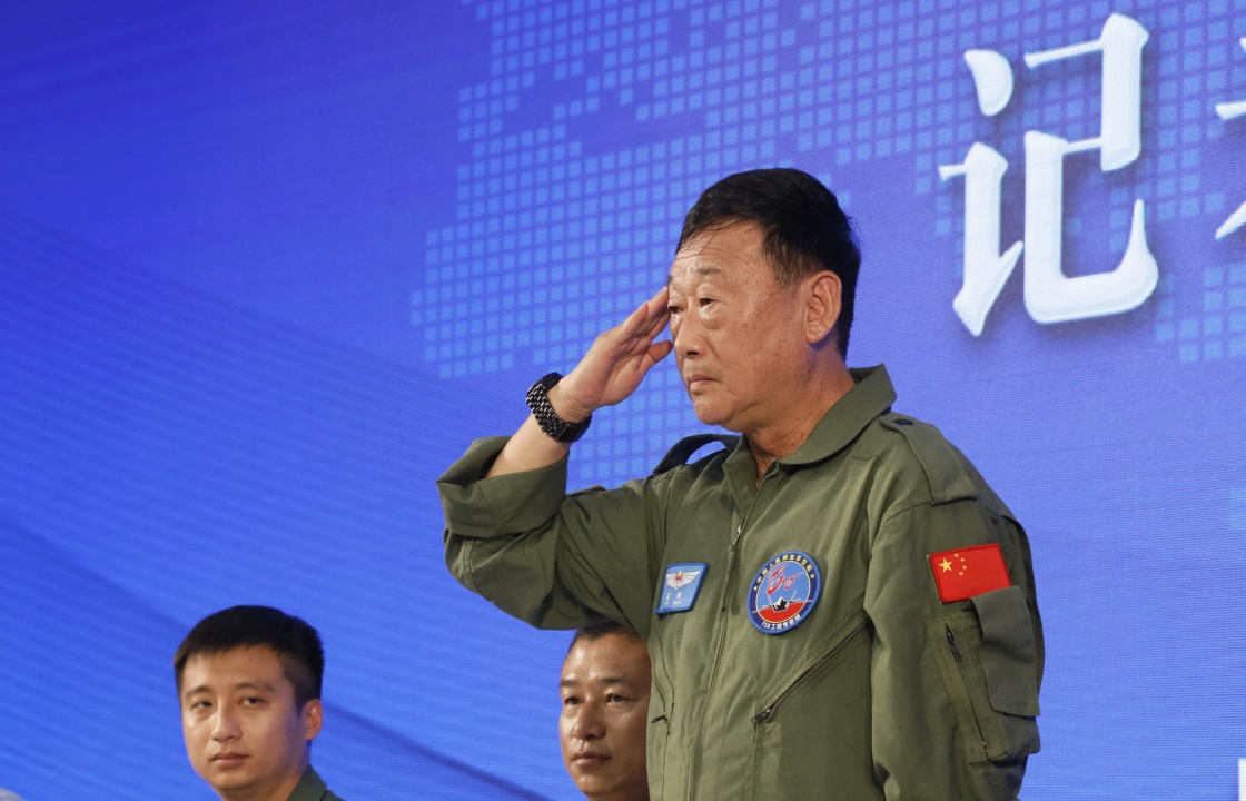 歼-10首飞试飞员首次公开亮相 飞遍歼-10各型号|雷强|试飞员|试飞