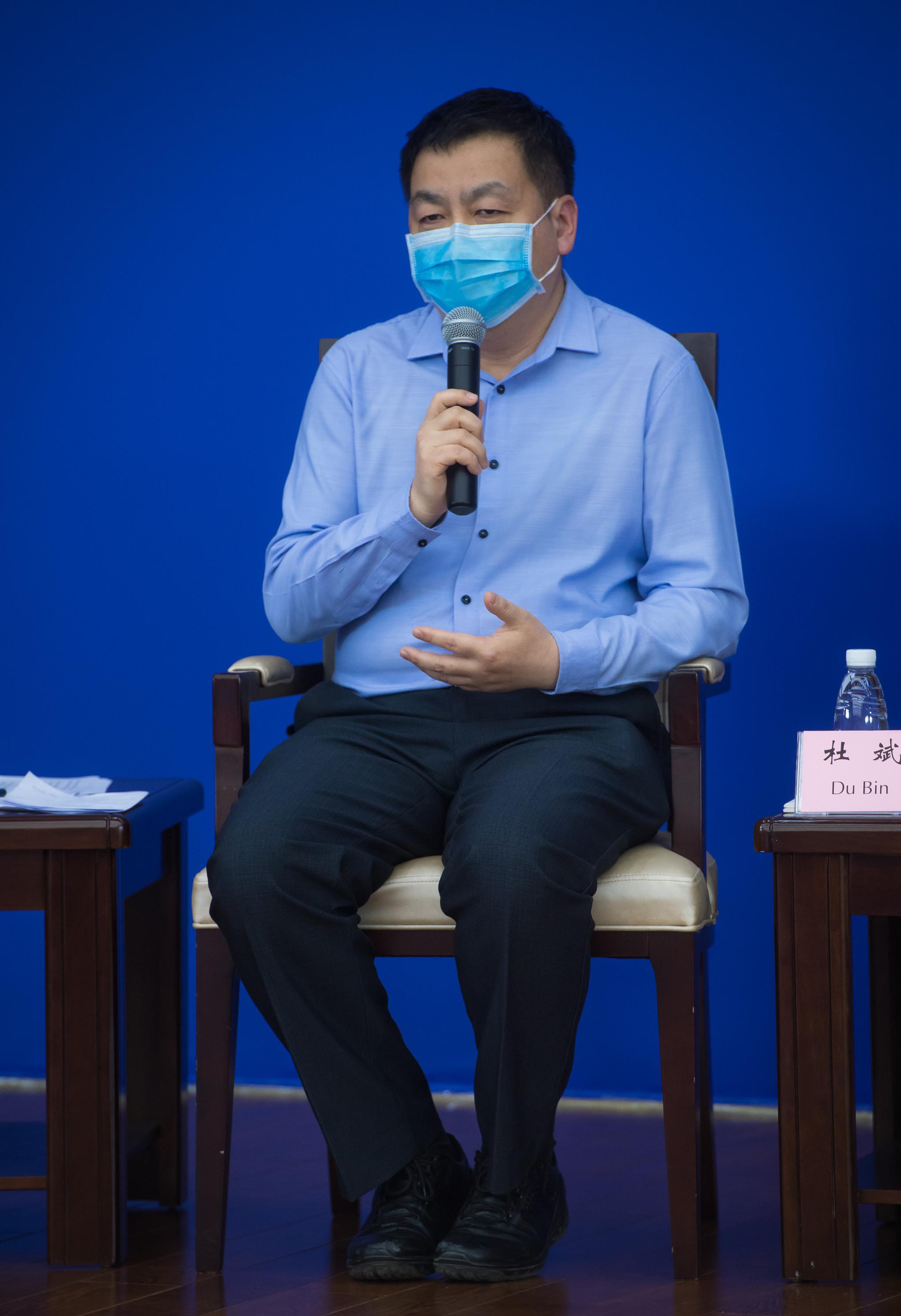 国新办举行援助湖北医疗队专家介绍新冠肺炎重症科学救治记者见面会