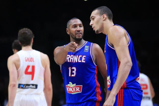 03一代又一球员退役!且行且珍惜,白金一代已到