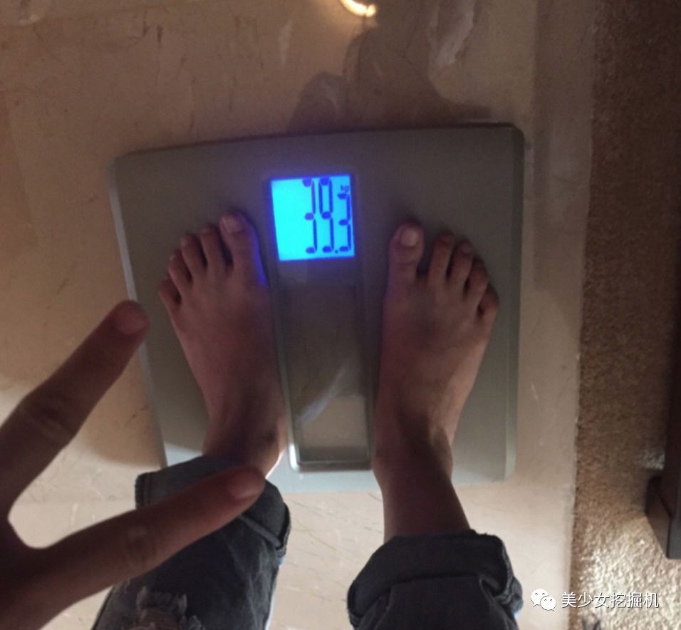 最美网红体重大揭秘林小宅李子柒70斤夏夏是小短腿混血真人芭比也太