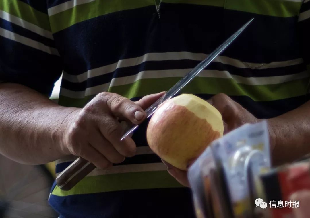 人在广州深巷声声磨铰剪铲刀街坊乐享厨房刀剪快