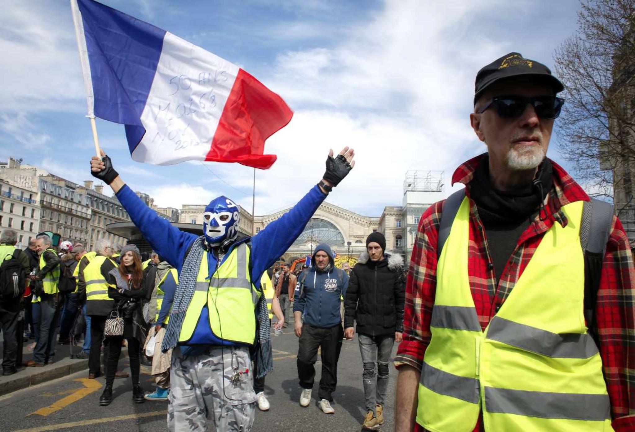 30日，法国“黄马甲”举行第20周示威抗议活动。
