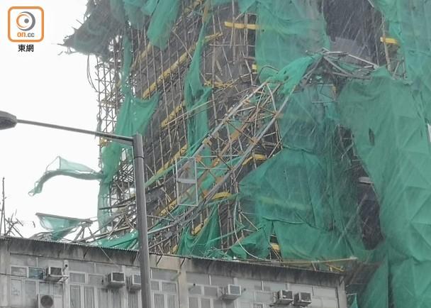 香港:20米高施工电梯被拦腰折断