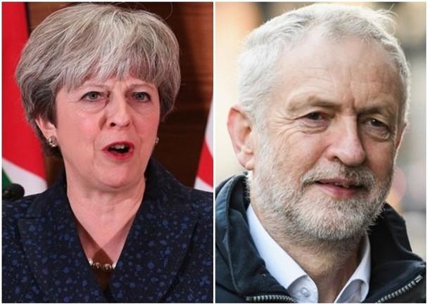 科尔宾(右)呼吁特雷莎梅(左)缩短国会议员的新年假期提早复会.