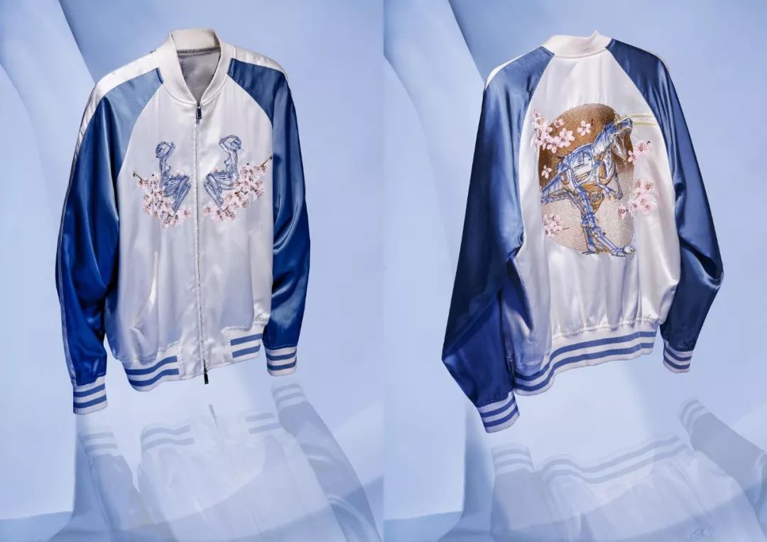 刚才提到,设计来自空山基.嫌卫衣太热,不妨试试樱花logo印花t恤 .