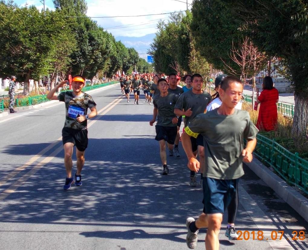 上周末(7月28日),中国人民解放军69240部队,联合当地跑步协会,举办了