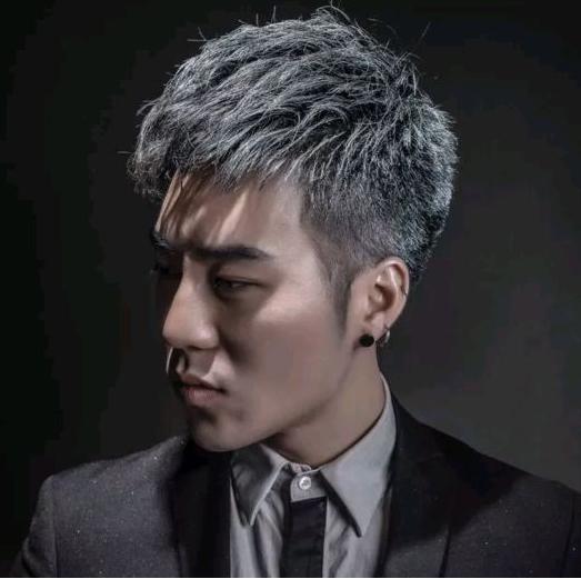 转型户外主播 陌陌乔洋转换风格惹关注